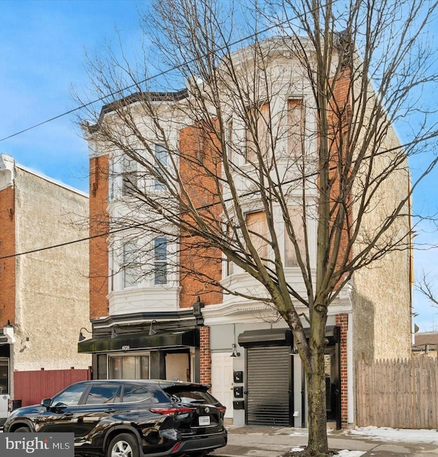 view of front of property