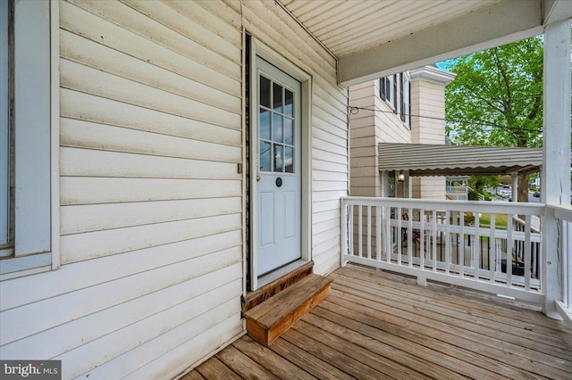 property entrance with covered porch