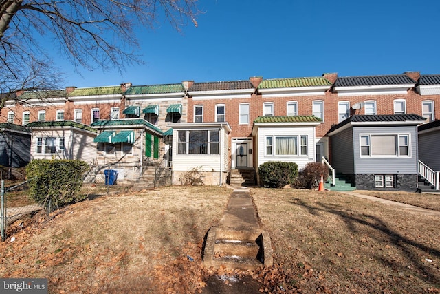 view of front facade with a front lawn