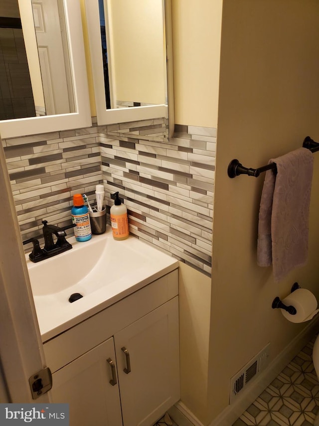 bathroom with vanity and decorative backsplash