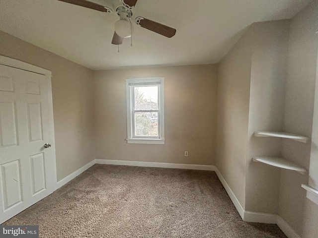 carpeted empty room featuring ceiling fan