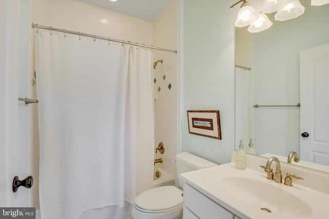 full bathroom with shower / bath combination with curtain, vanity, and toilet