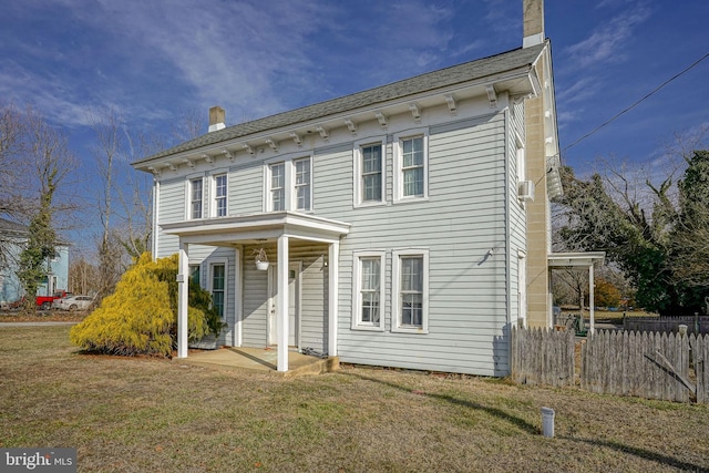 view of front of home with a front lawn