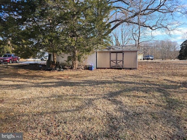 exterior space featuring a lawn