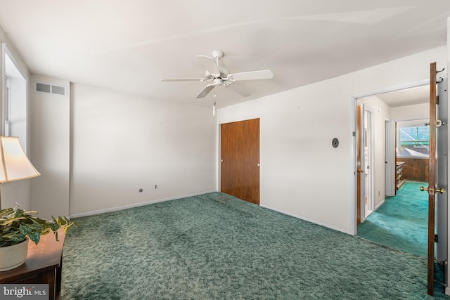 unfurnished room featuring ceiling fan and carpet