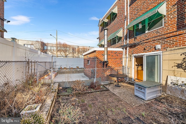 view of yard featuring a patio area