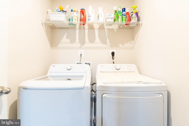 laundry room featuring washer and clothes dryer