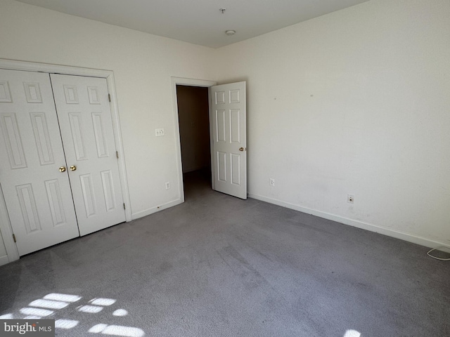 unfurnished bedroom featuring carpet flooring and a closet