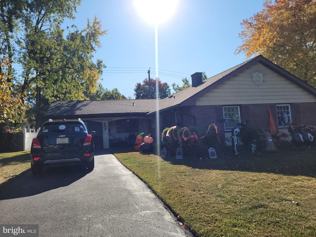 ranch-style home with a front lawn