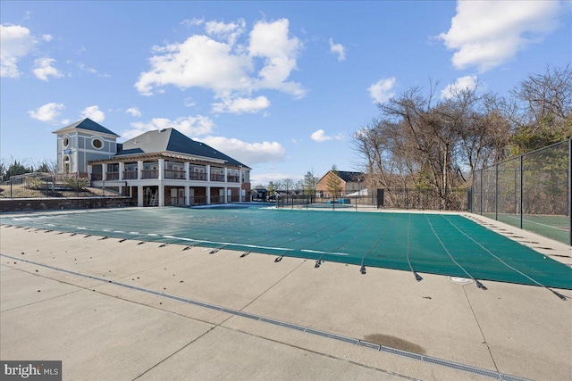 view of swimming pool