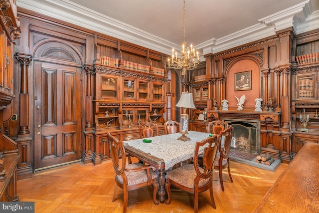 dining area featuring crown molding, a notable chandelier, and light parquet floors