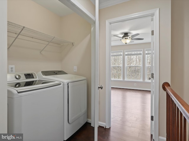 laundry room with washer and clothes dryer, dark hardwood / wood-style floors, and ceiling fan