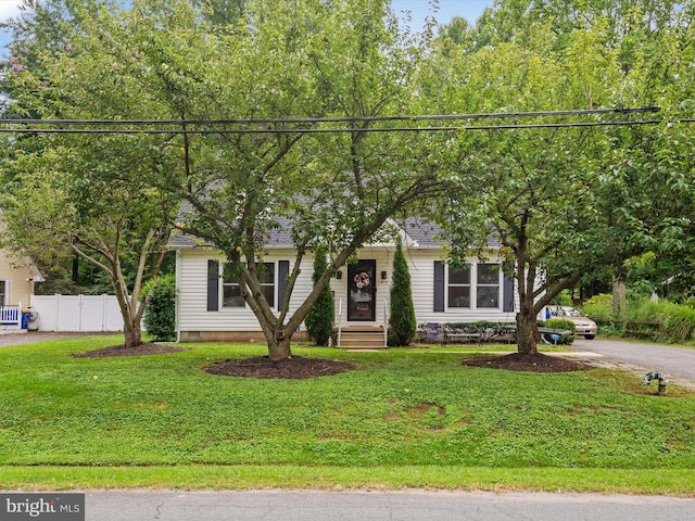 view of front of property with a front lawn