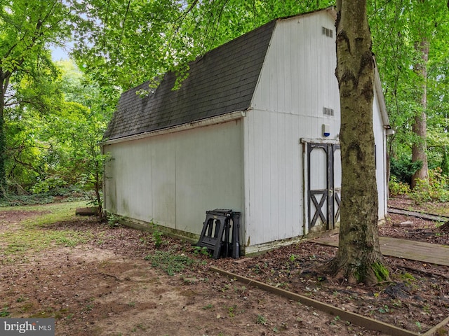 view of outbuilding