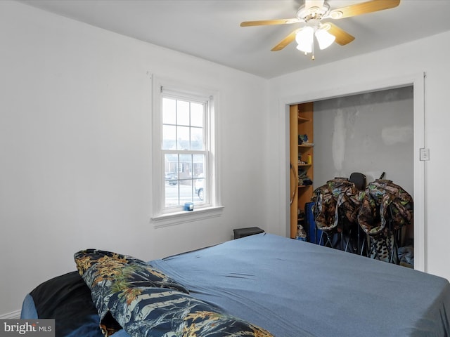 bedroom with ceiling fan