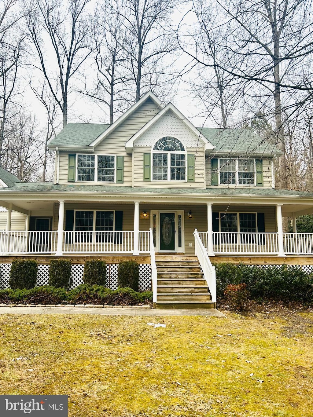 farmhouse featuring a porch and a front lawn