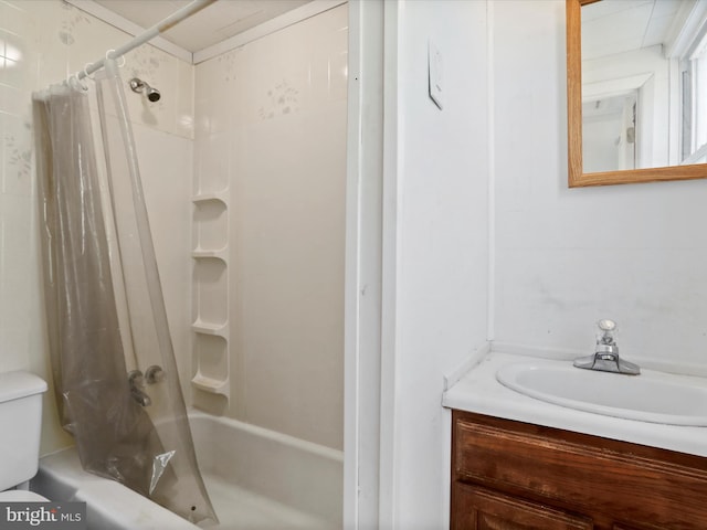 full bathroom with shower / tub combo with curtain, vanity, and toilet