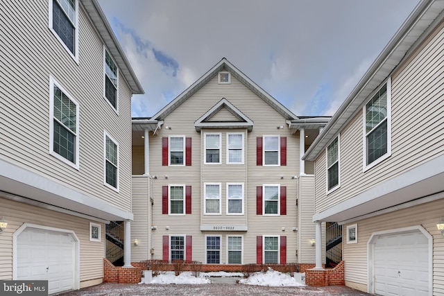 view of front of house featuring a garage