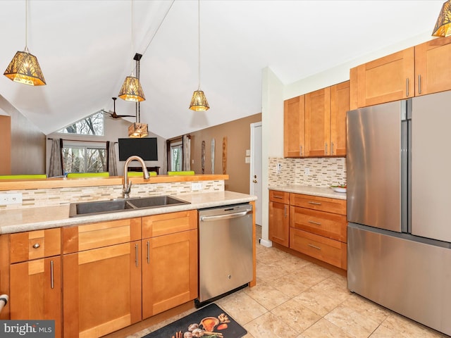 kitchen with sink, appliances with stainless steel finishes, decorative backsplash, decorative light fixtures, and vaulted ceiling