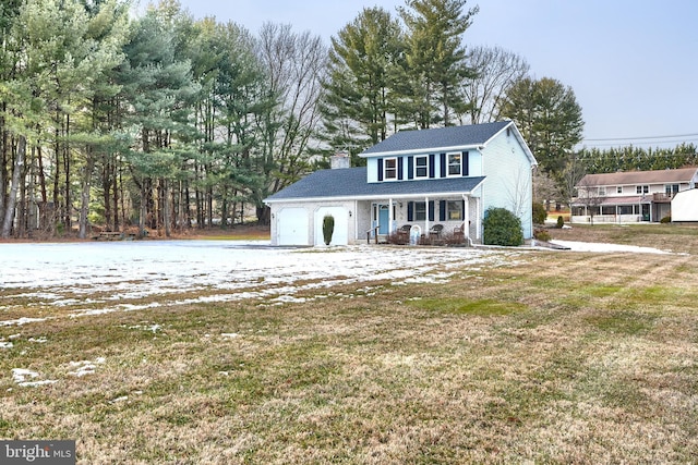 view of front facade featuring a garage and a front lawn