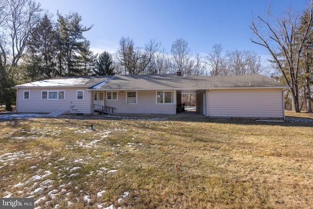 view of front of house with a front lawn