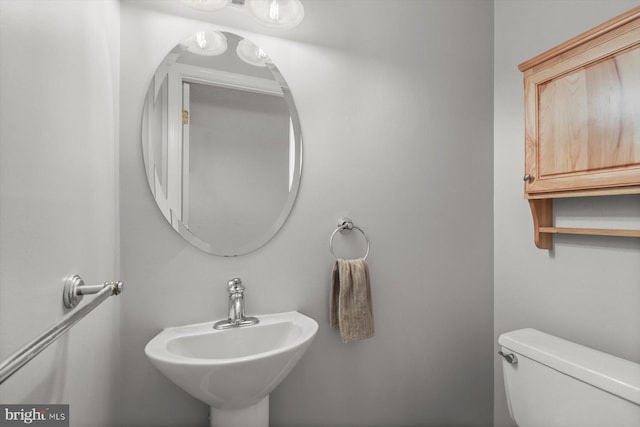 bathroom featuring toilet and sink