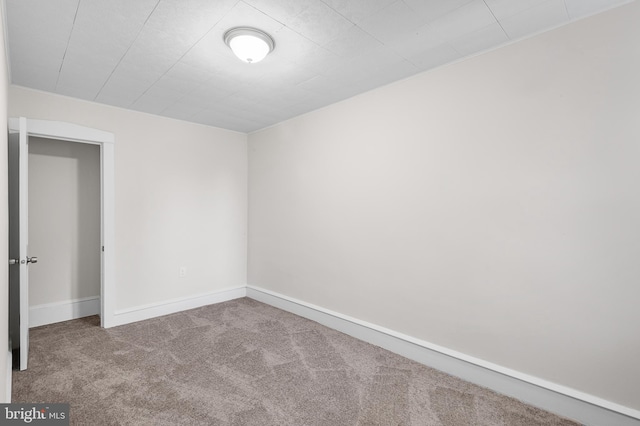 unfurnished room with carpet