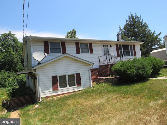 view of front of home with a front lawn