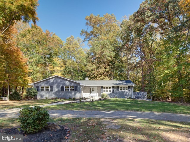 single story home with a front yard