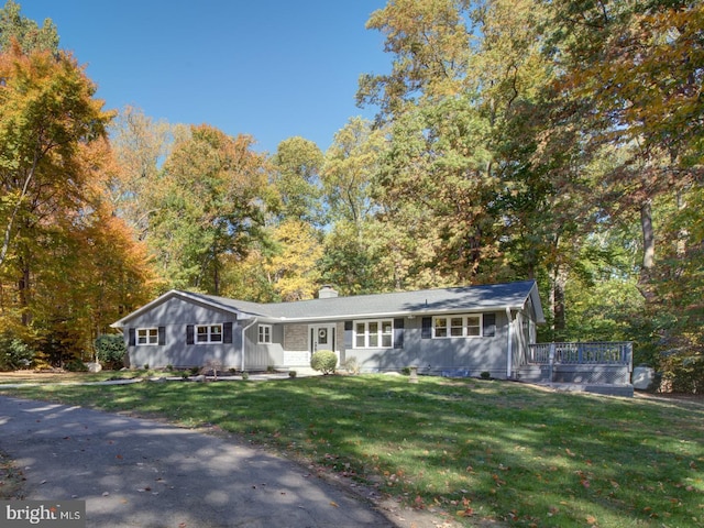 ranch-style home with a front yard