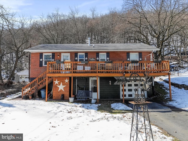 view of front facade featuring a wooden deck