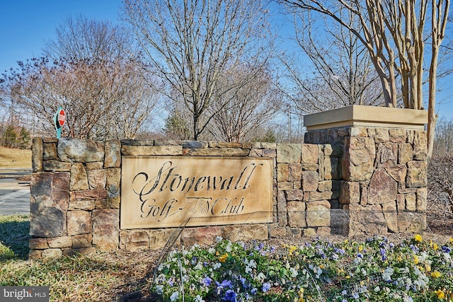 view of community / neighborhood sign