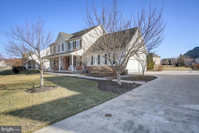 view of front of property featuring a front yard