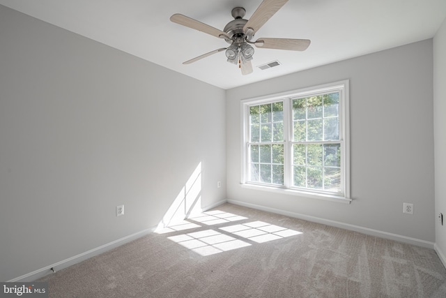 unfurnished room featuring ceiling fan and light colored carpet