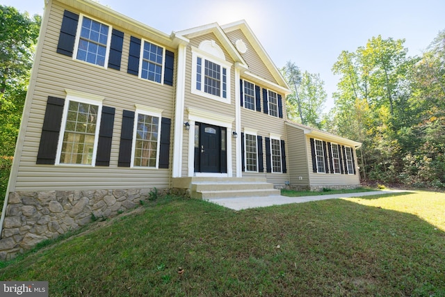 view of front of property with a front lawn