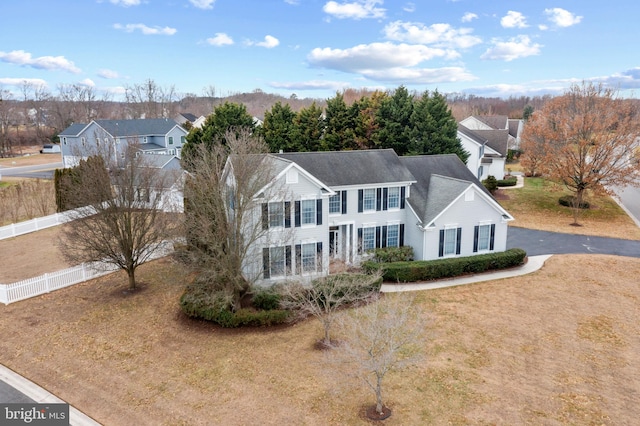 view of front of home featuring a front yard