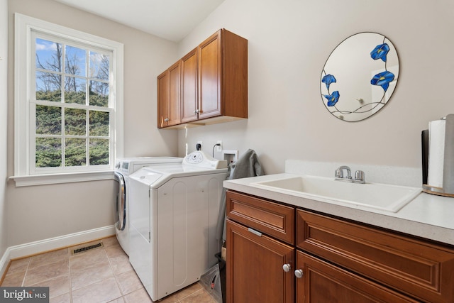 washroom featuring sink, cabinets, washing machine and clothes dryer, and light tile patterned flooring