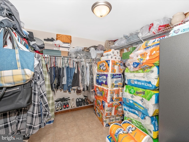 spacious closet featuring light tile patterned floors