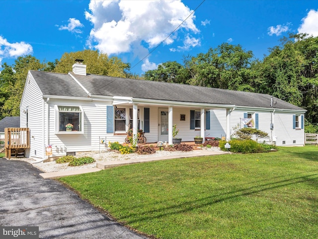 ranch-style house featuring a front yard and covered porch