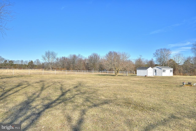 view of yard featuring a rural view