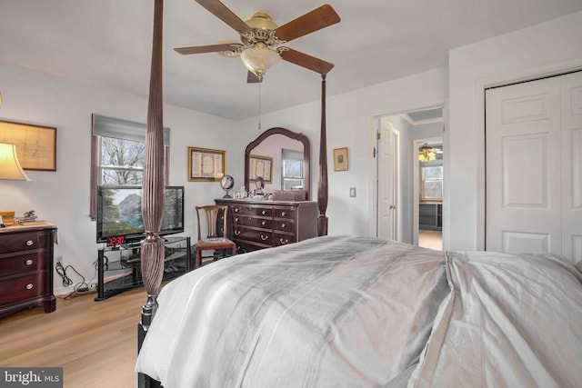 bedroom featuring light wood-style flooring and a ceiling fan