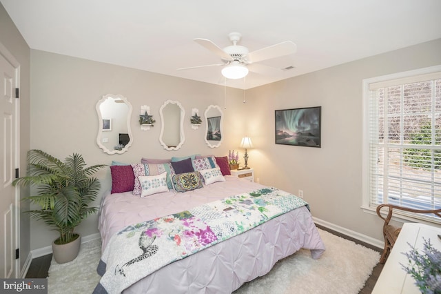 bedroom with ceiling fan