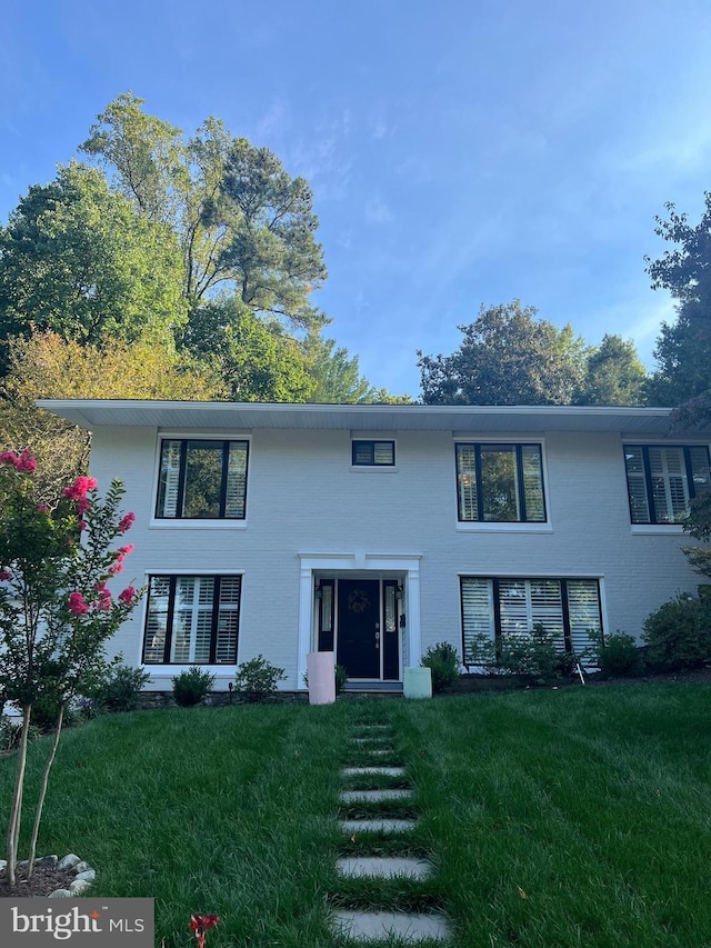 view of front facade with a front lawn