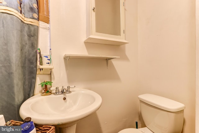 bathroom featuring sink and toilet