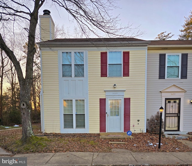 view of front of property