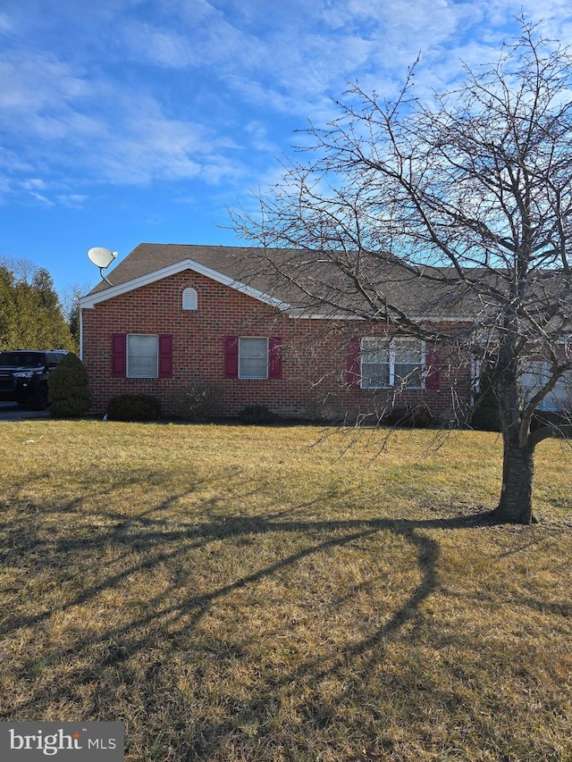 view of front of house with a front yard