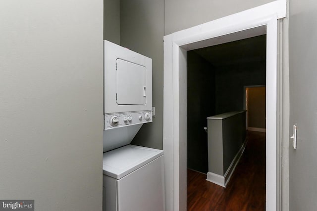 1812 Mcculloh St, Baltimore, MD 21217 - laundry room with stacked washer / dryer and wood finished floors