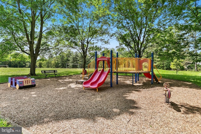 11501 Piney Lodge Rd, North Potomac, MD 20878 - communal playground featuring a lawn and view of wooded area