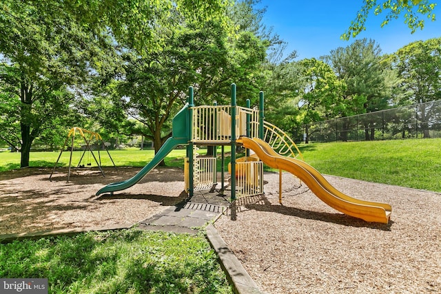 11501 Piney Lodge Rd, North Potomac, MD 20878 - community play area featuring a yard