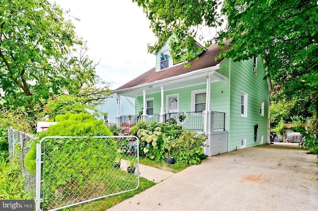 view of front of house featuring covered porch